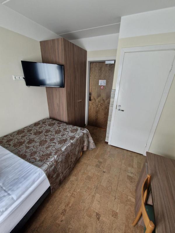Single Room image 3