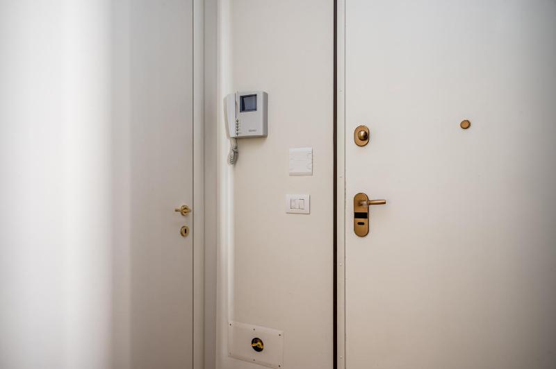 GuestHost - Officina7 Large - image 11