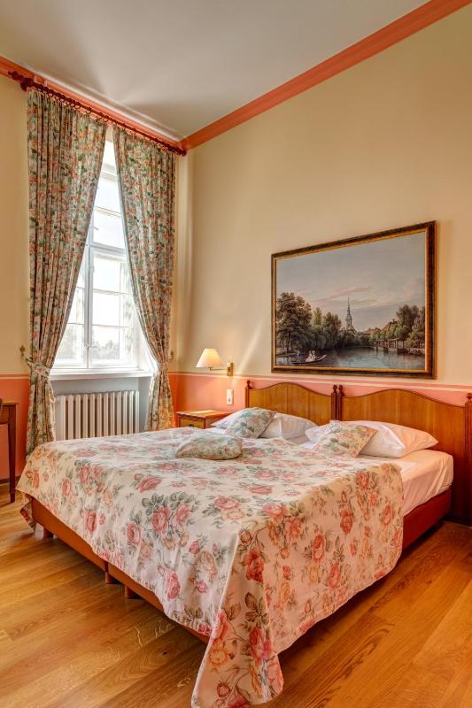 Double Room image 3