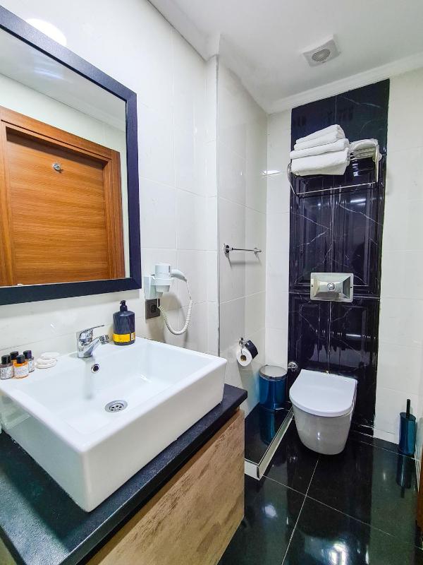 King Suite with Balcony image 2