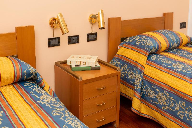 Classic Triple Room image 1