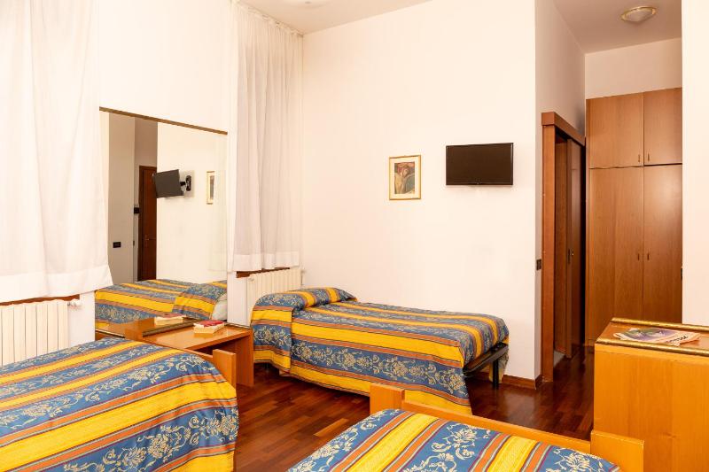 Classic Triple Room image 4