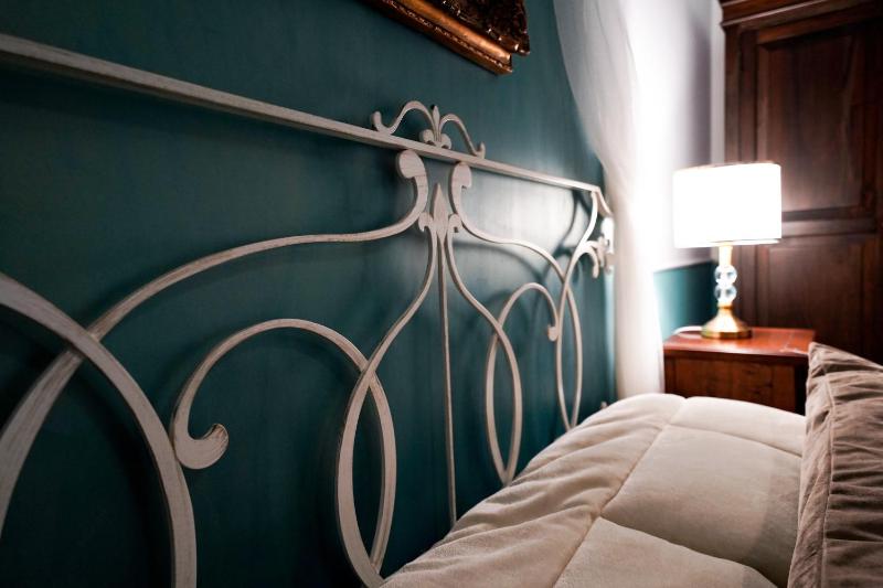 Deluxe Room image 3