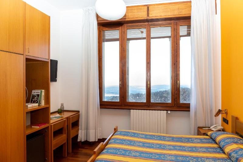 Deluxe King Room image 3
