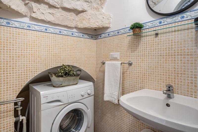 Two-Bedroom House image 4