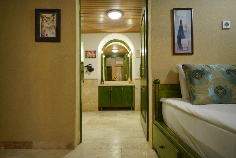 Duplex Stone Room image 3
