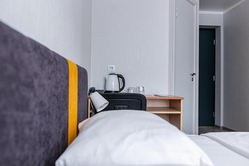 Small Double Room image 4