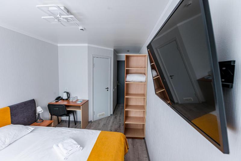 Small Double Room image 3