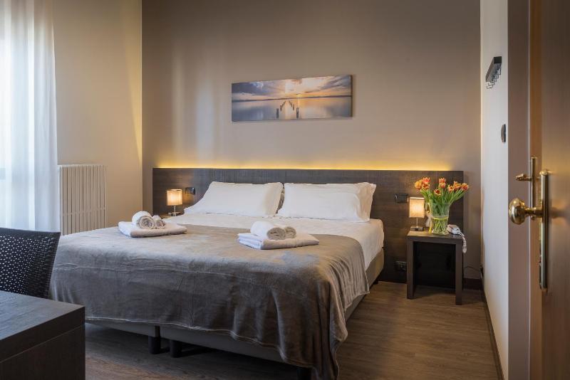 Classic Double Room image 1