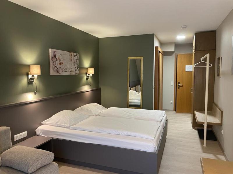 Double or Twin Room image 3