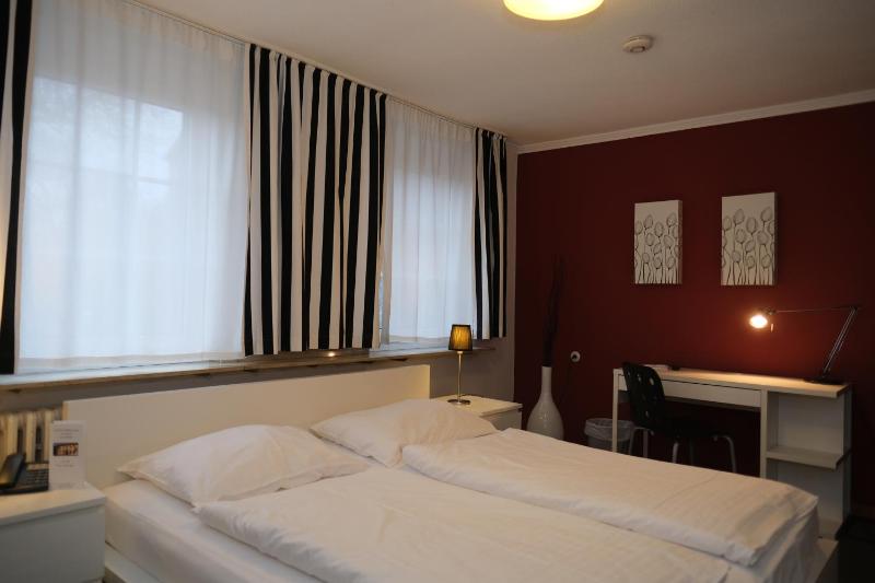 Economy Double Room image 2