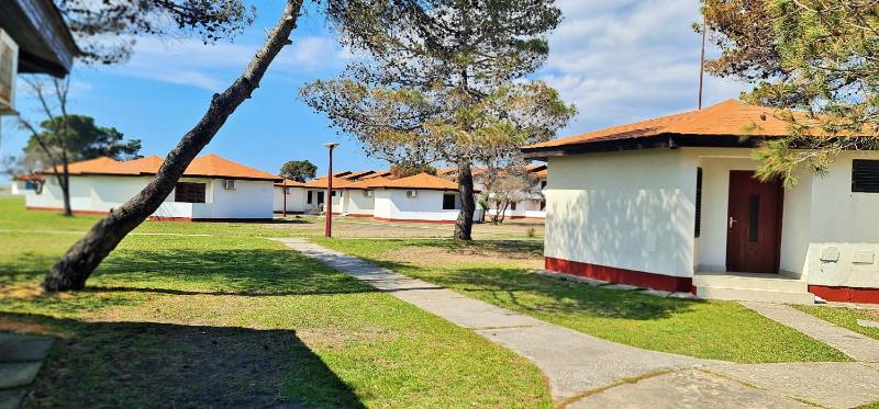Bungalow with balcony and sea view image 4