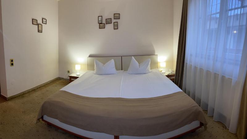Double Room image 4