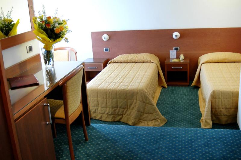 Hotel Capri Bardolino 3S - image 34