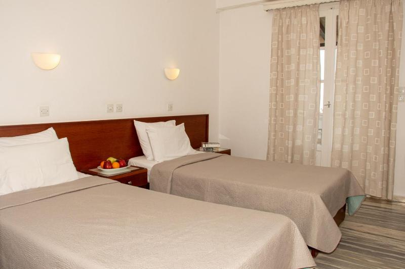 Standard Double Room image 4