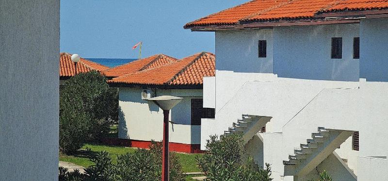 Bungalow with balcony and sea view image 3