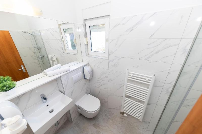 Studio Apartment with Balcony image 3