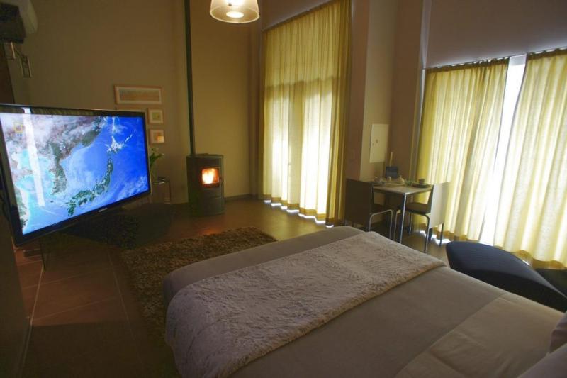 Deluxe Double Room image 3