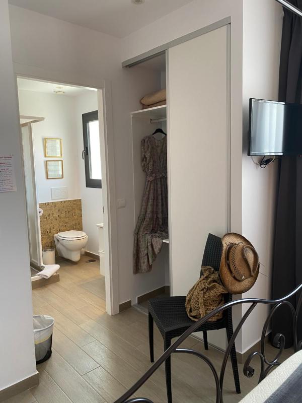 Deluxe Double Room image 3