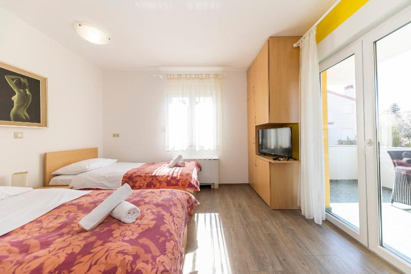 Studio Apartment with Balcony image 1