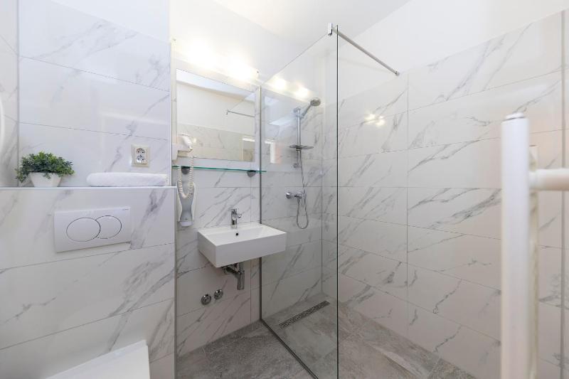 Double Room image 2