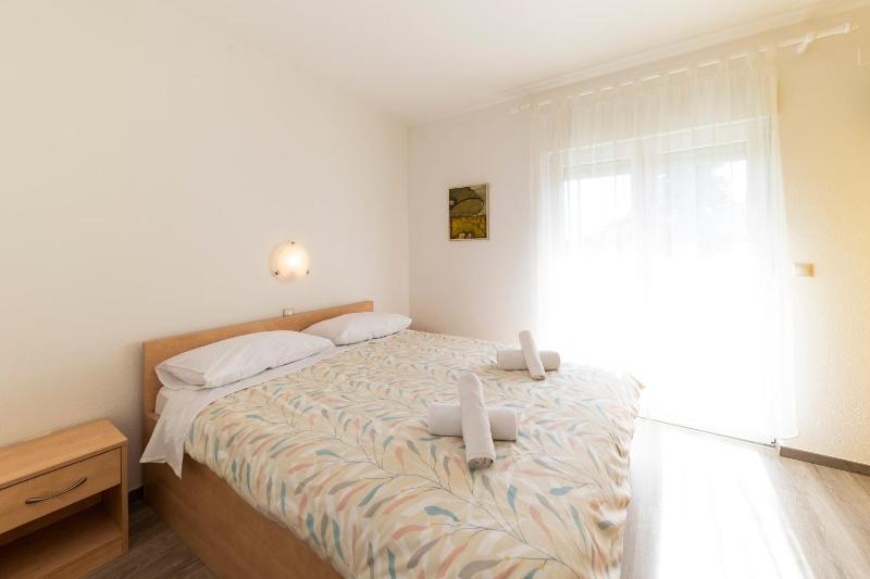 Studio Apartment with Balcony image 3
