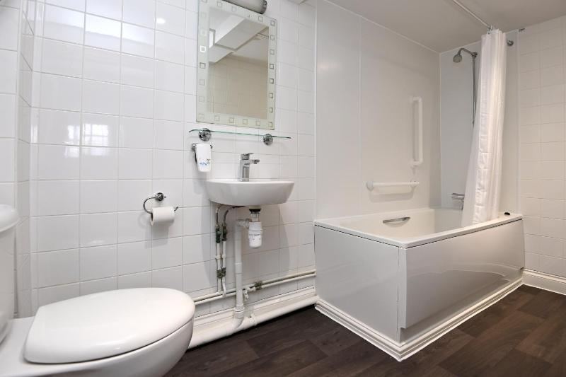 Standard Double Room image 4