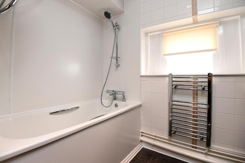 Standard Twin Room image 4