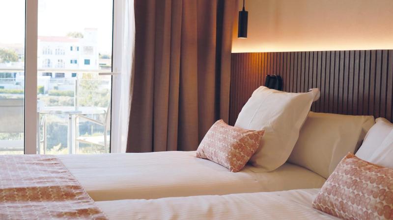 Double or Twin Room with Sea View image 3