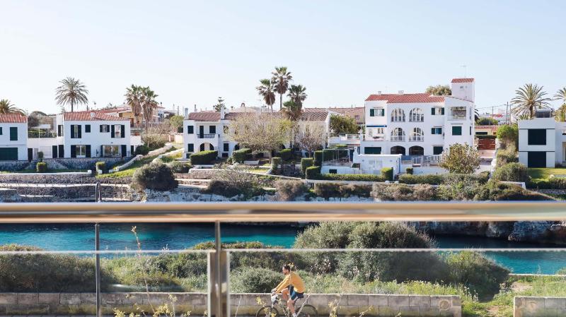 Double or Twin Room with Sea View image 4