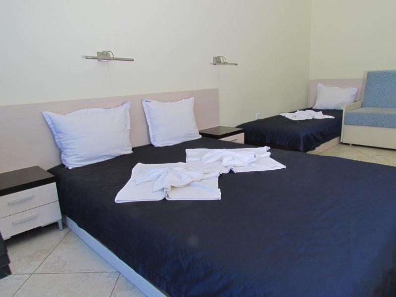 Triple Room with Sea View image 3