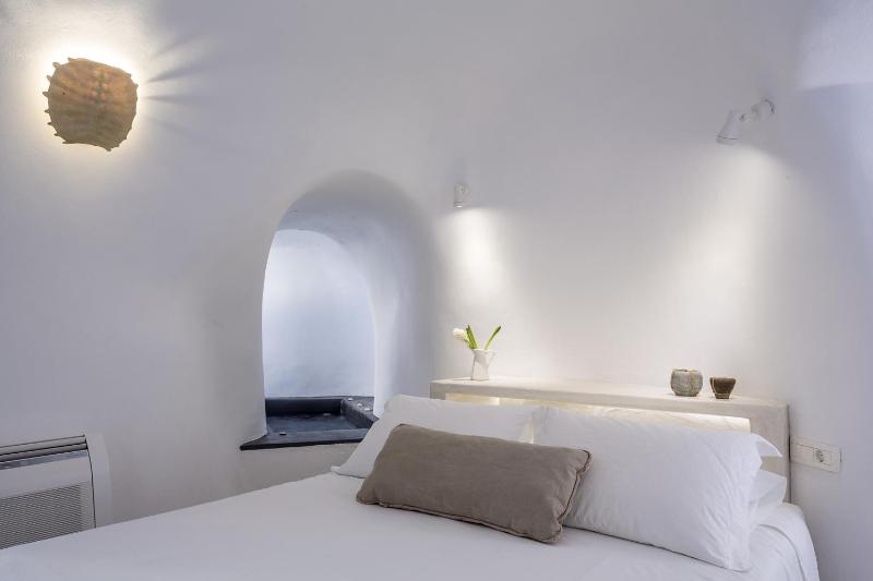 Aqua Dream Villa with Mini Indoor Cave Pool and Partial View image 4