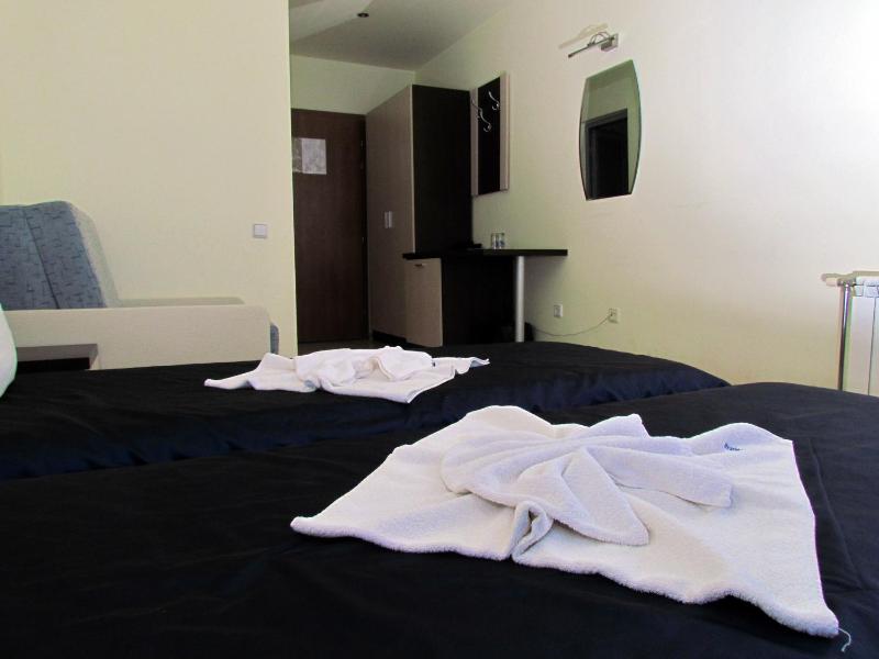 Double or Twin Room with Sea View image 4