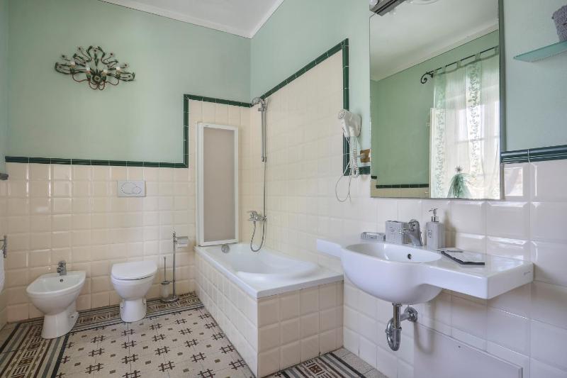 Classic Triple Room image 2