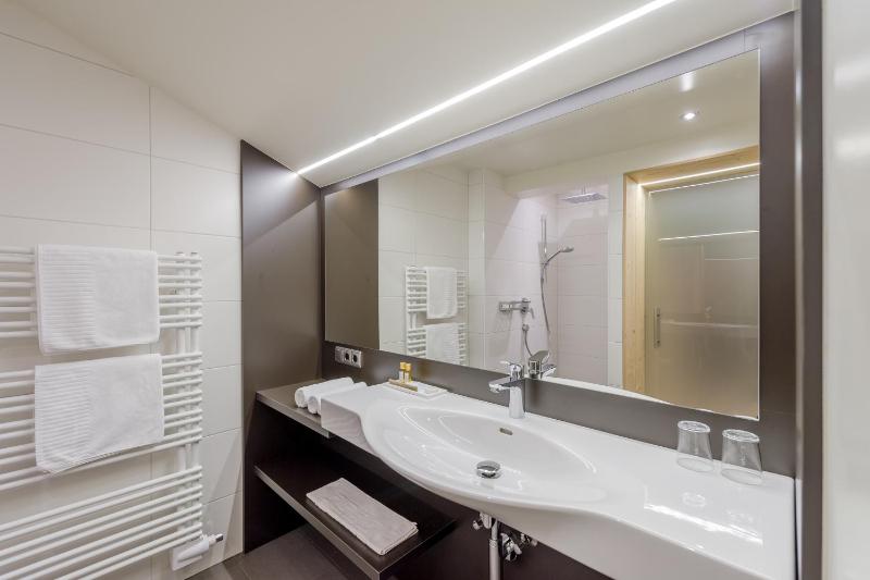 One-Bedroom Apartment image 2