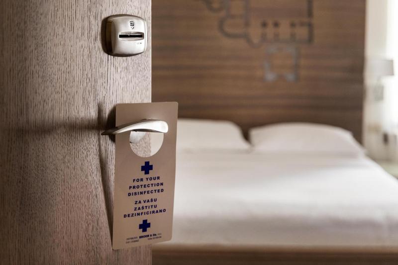 Standard Twin Room image 3