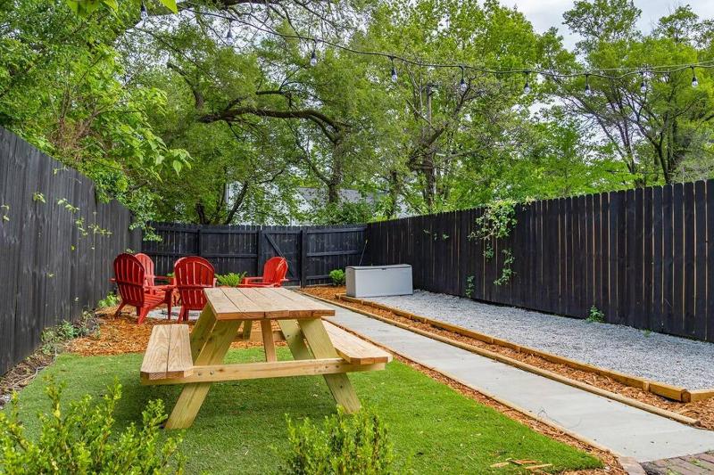 Luxury Home Close to Nulu Downtown 4th w Kings - image 30