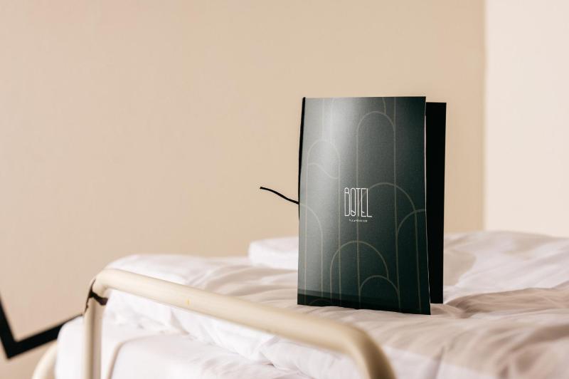 Twin Room with Private Bathroom image 3