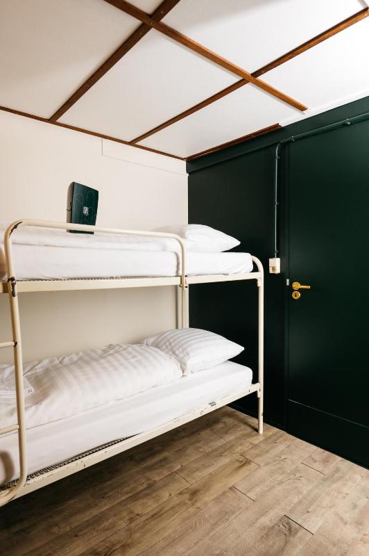 Twin Room with Private Bathroom image 2