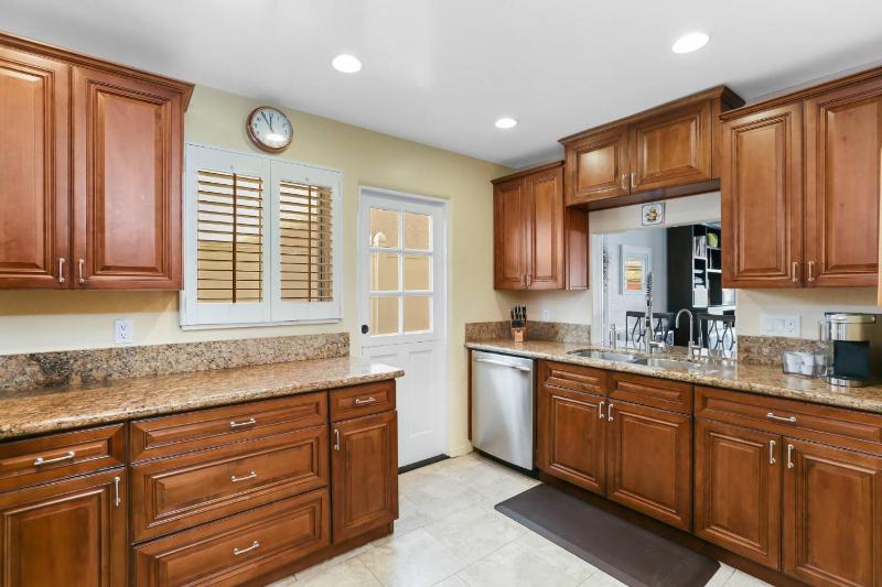 821 West Bay Avenue - image 21