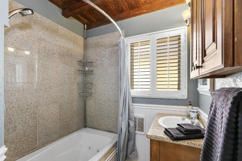 821 West Bay Avenue - image 31