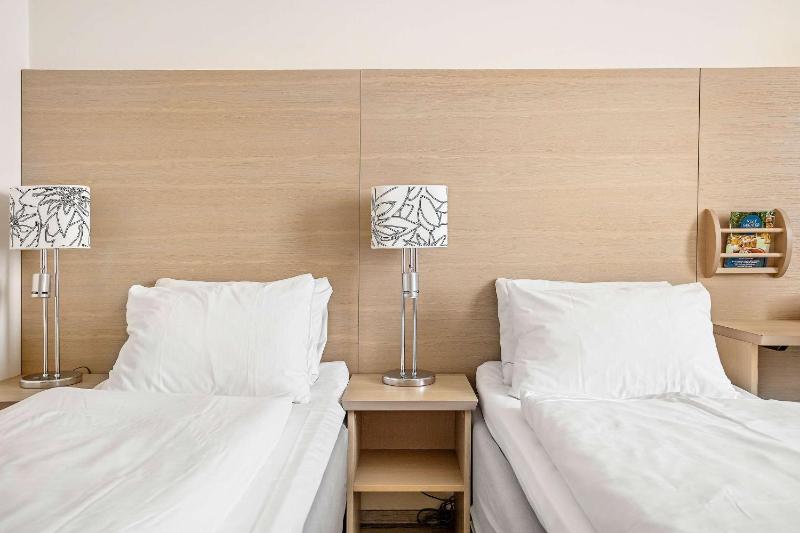 Double Room with Two Single Beds - Non-Smoking image 3