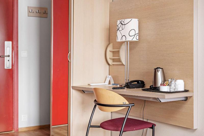 Single Room with Single Bed - Non-Smoking image 4