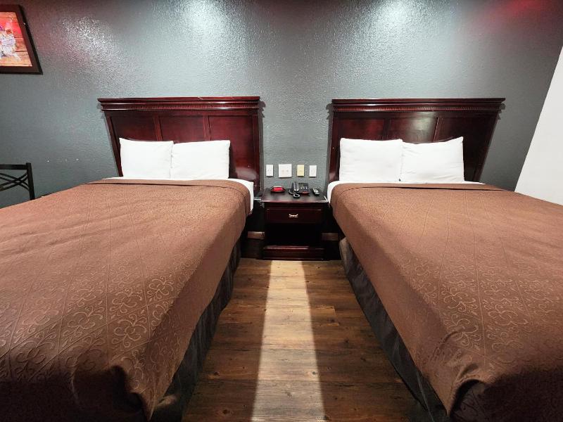Queen Room with Two Queen Beds - Non-Smoking