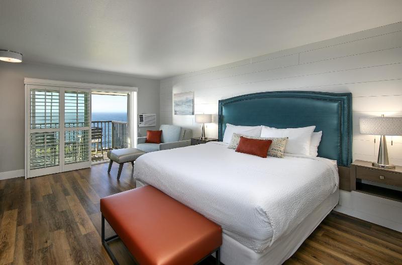 Oceanfront Signature Room, King image 4