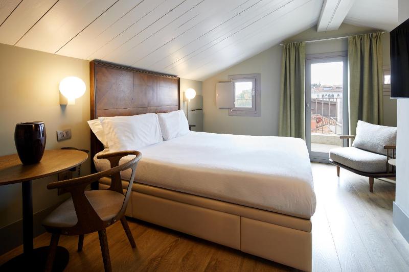 Double Room with Grand Canal View image 3