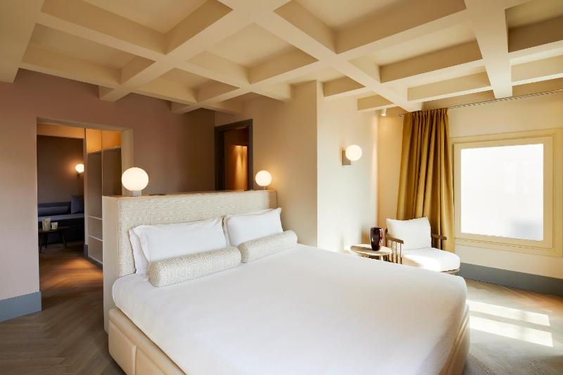 Suite with Terrace Grand Canal View image 1