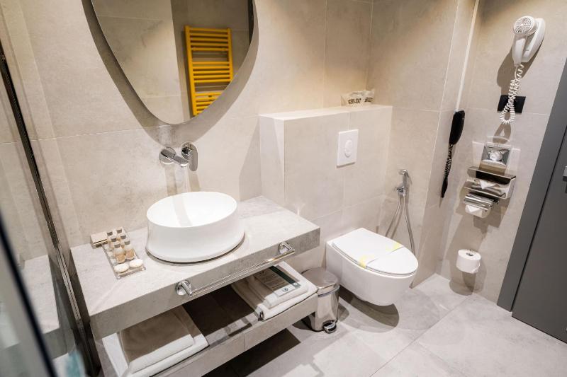 Supreme Suite (with jacuzzi) image 2