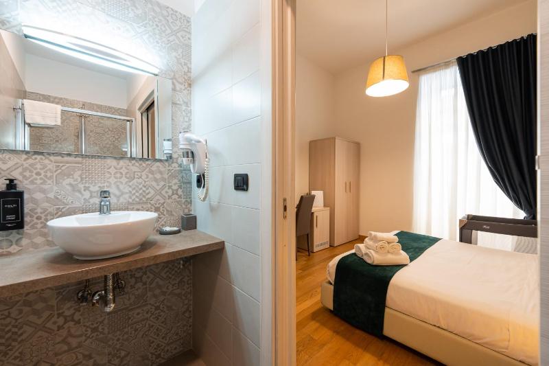 Double or Twin Room image 3