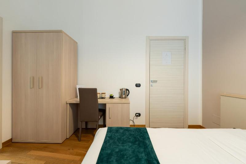 Deluxe Double Room with Shower image 1